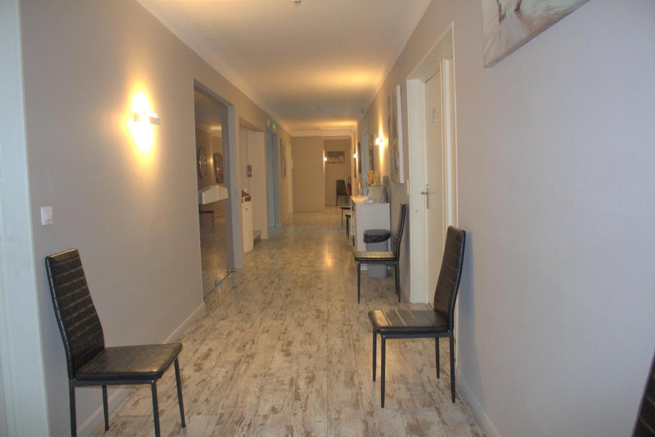 Logis Hotel Le Clement V Roquemaure  Εξωτερικό φωτογραφία