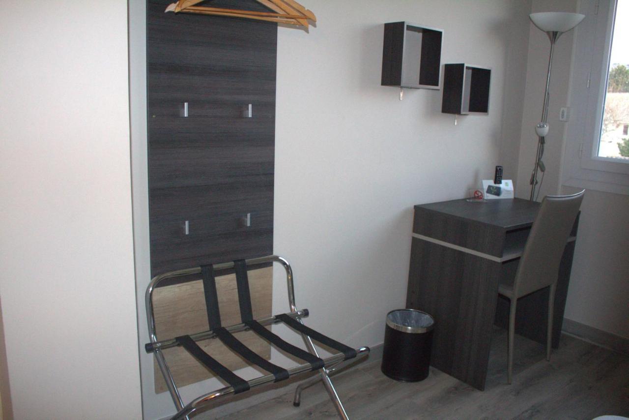 Logis Hotel Le Clement V Roquemaure  Εξωτερικό φωτογραφία