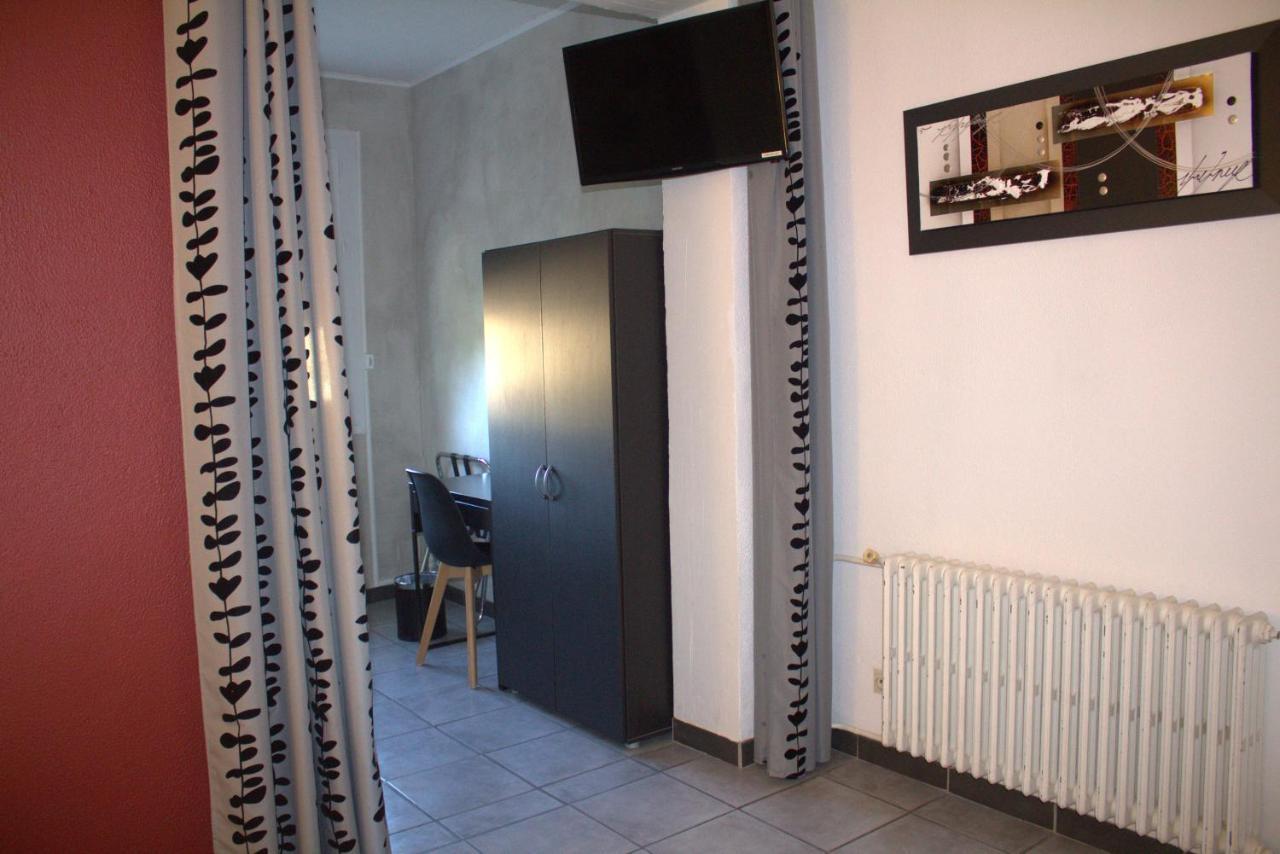 Logis Hotel Le Clement V Roquemaure  Εξωτερικό φωτογραφία