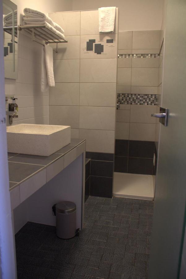 Logis Hotel Le Clement V Roquemaure  Εξωτερικό φωτογραφία