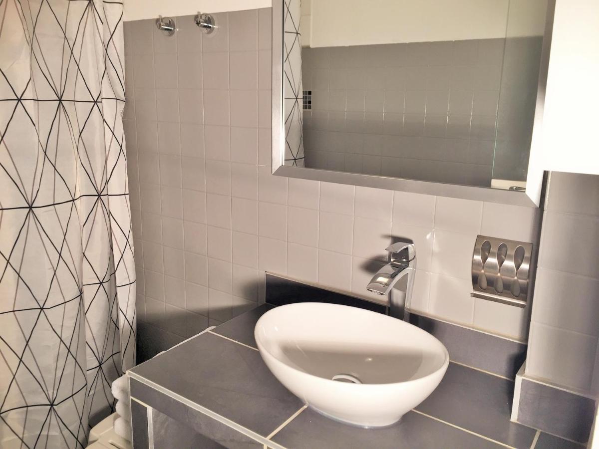 Logis Hotel Le Clement V Roquemaure  Εξωτερικό φωτογραφία