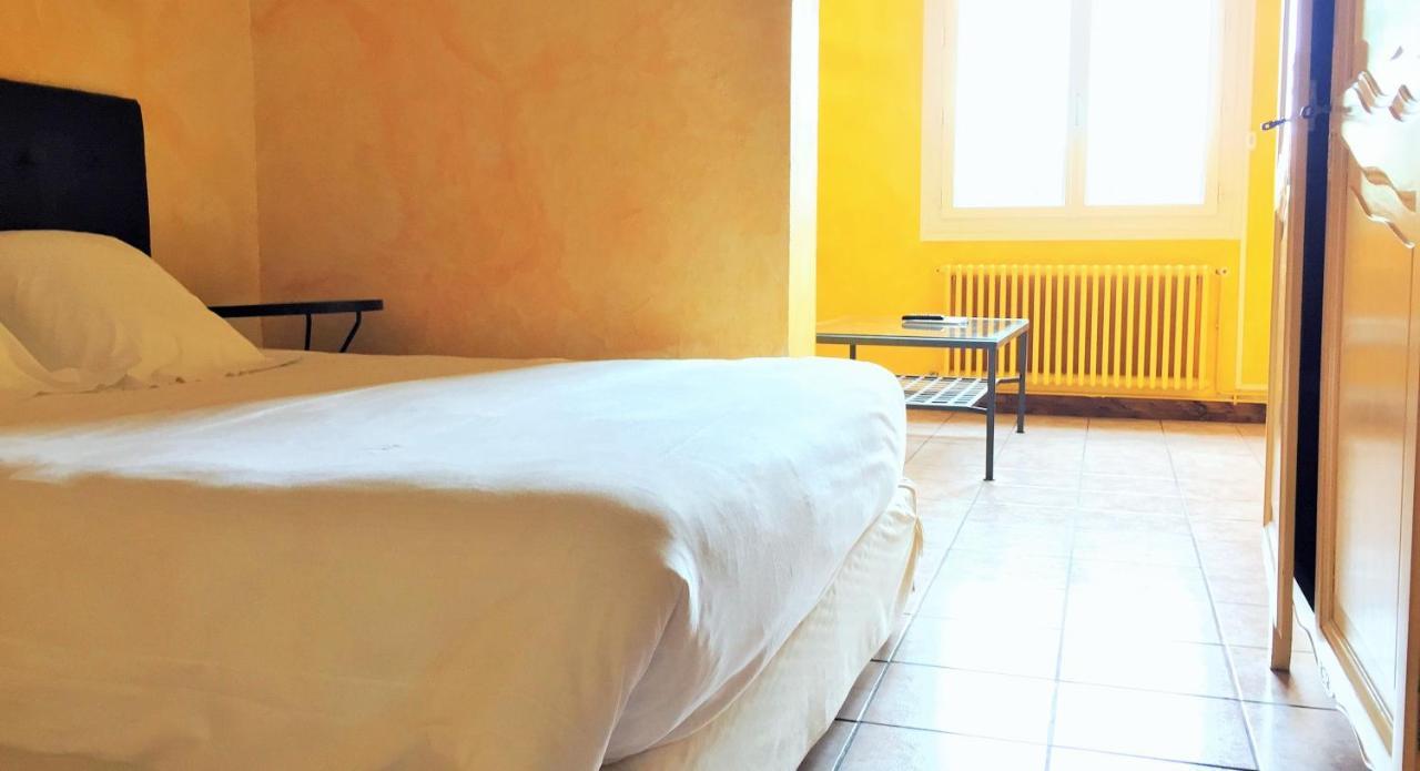 Logis Hotel Le Clement V Roquemaure  Εξωτερικό φωτογραφία