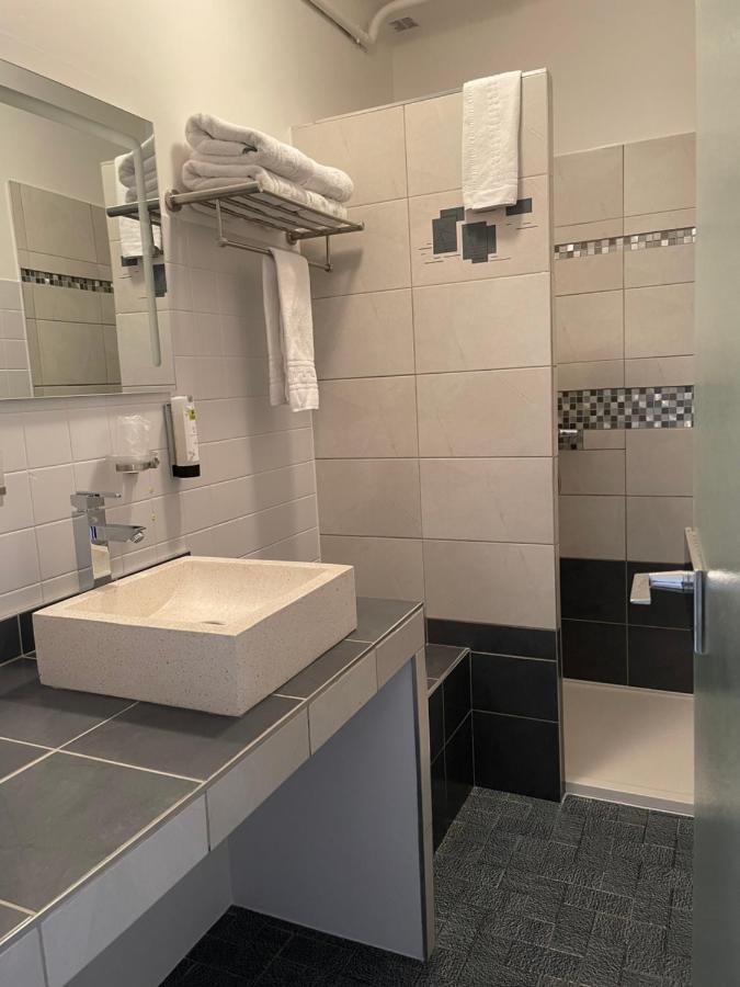 Logis Hotel Le Clement V Roquemaure  Εξωτερικό φωτογραφία