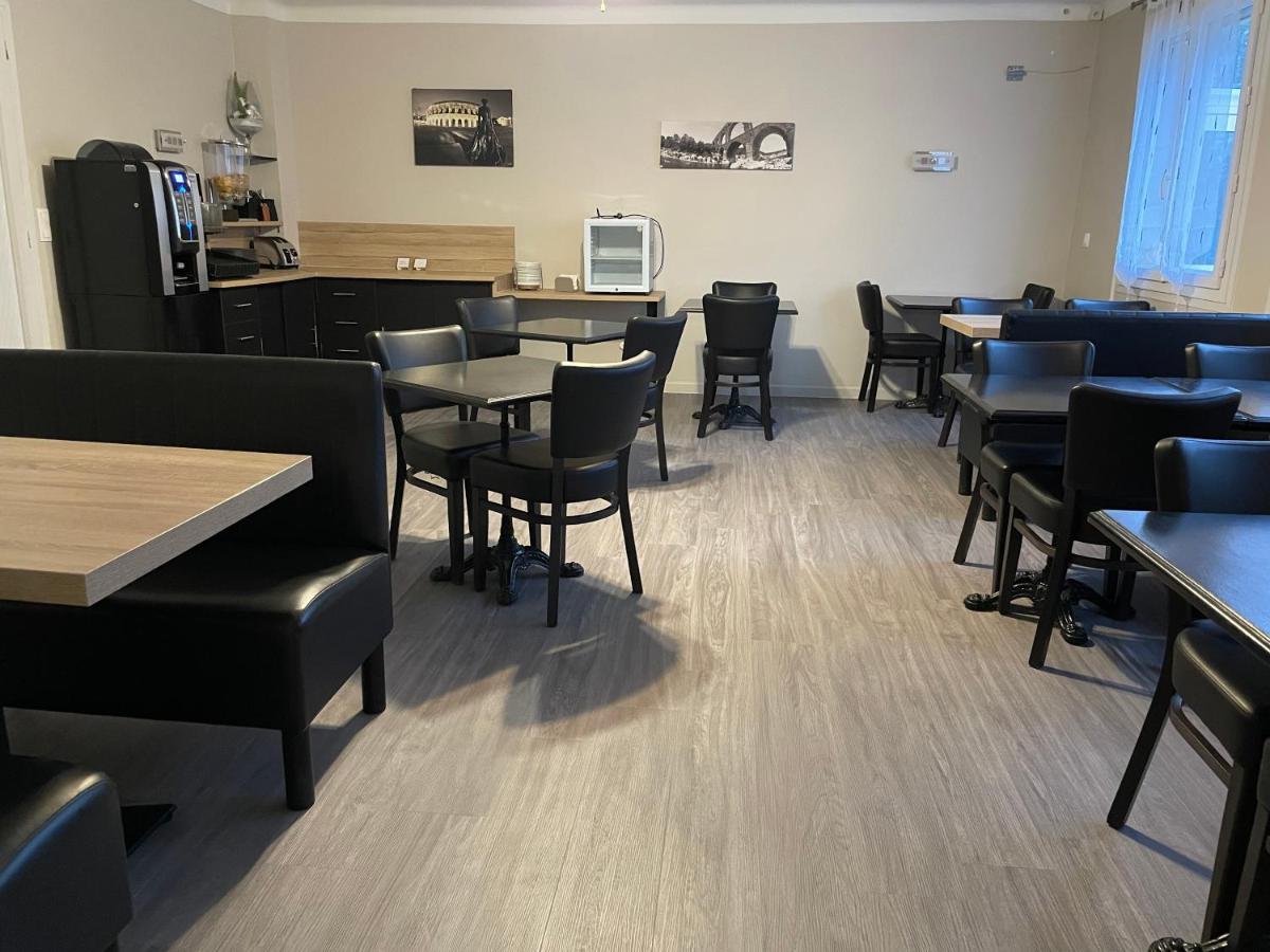 Logis Hotel Le Clement V Roquemaure  Εξωτερικό φωτογραφία