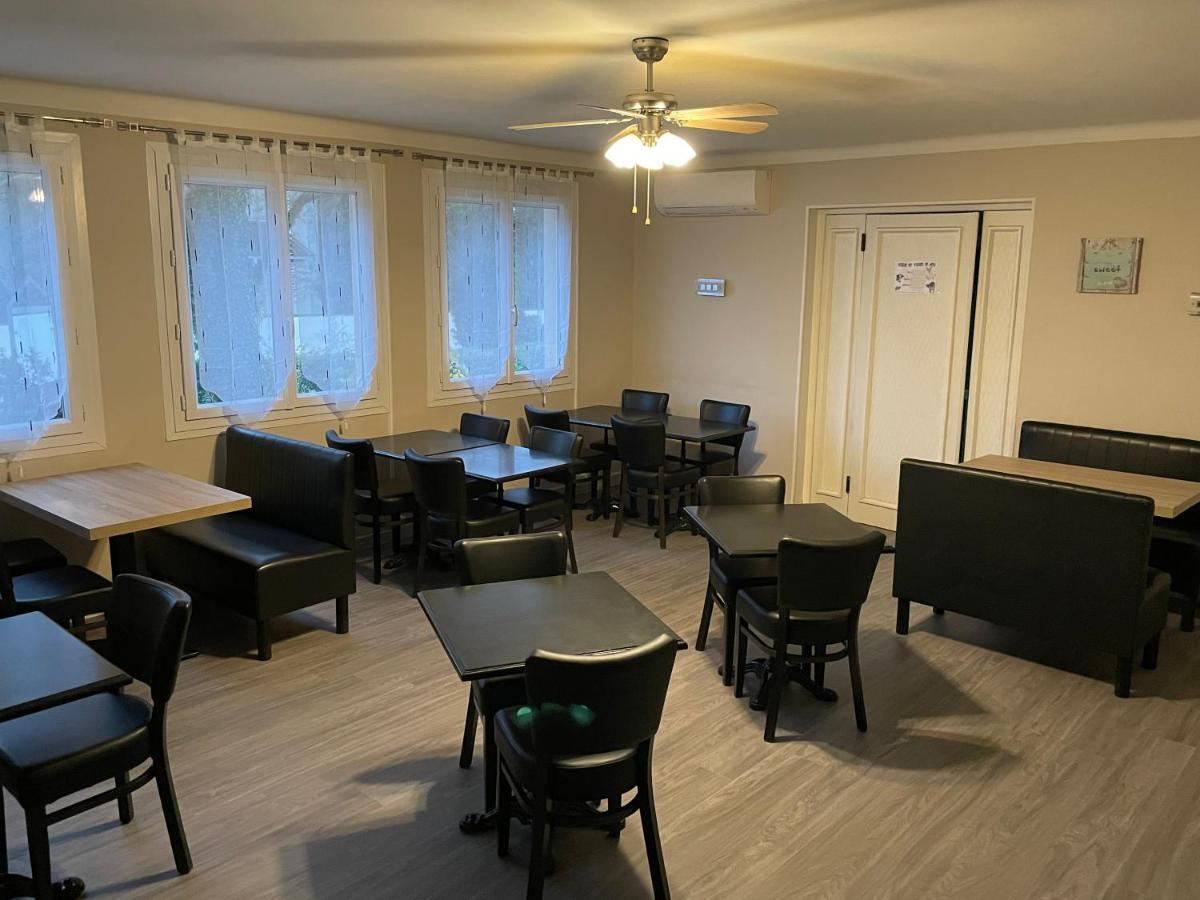 Logis Hotel Le Clement V Roquemaure  Εξωτερικό φωτογραφία