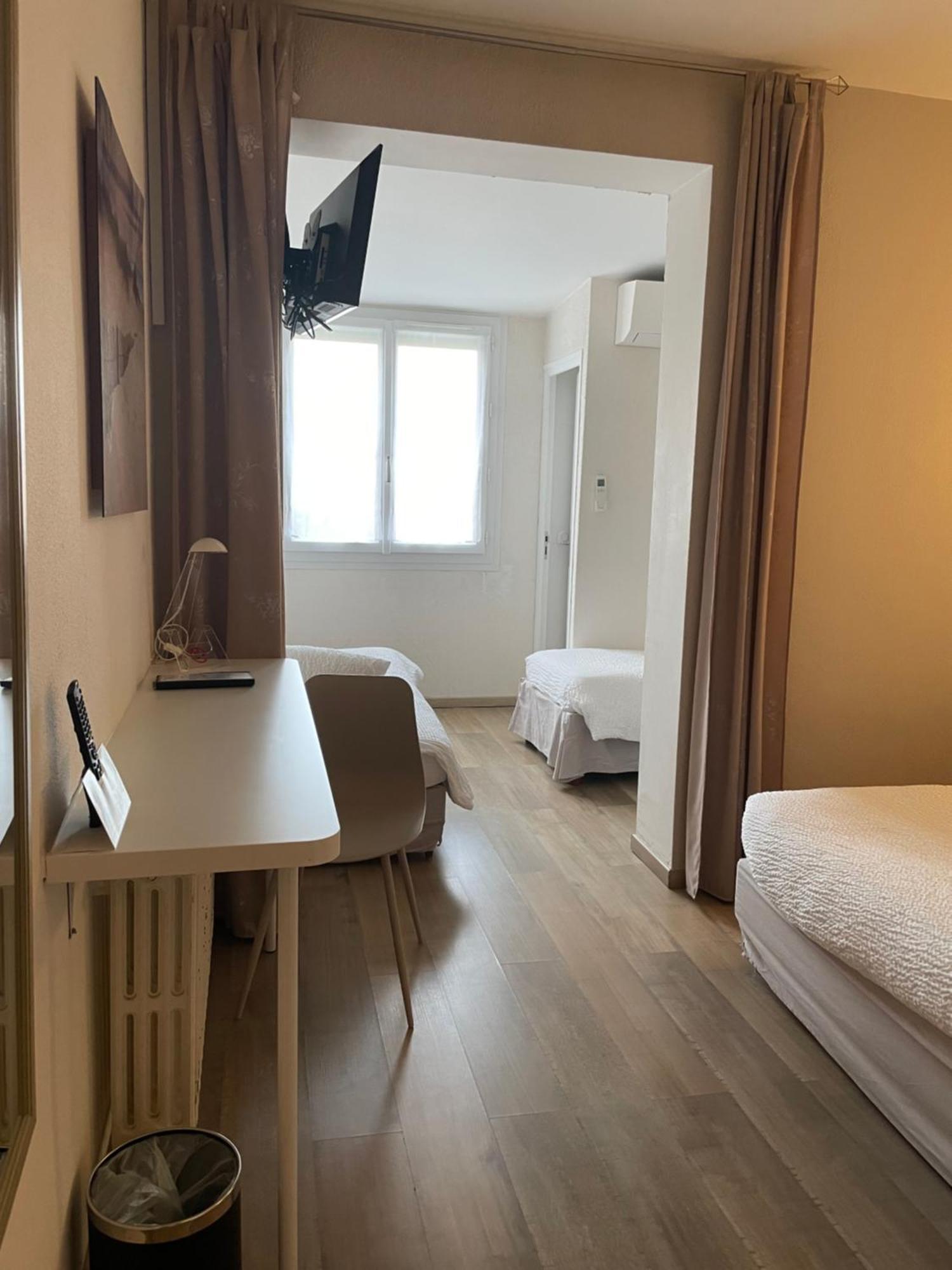 Logis Hotel Le Clement V Roquemaure  Εξωτερικό φωτογραφία