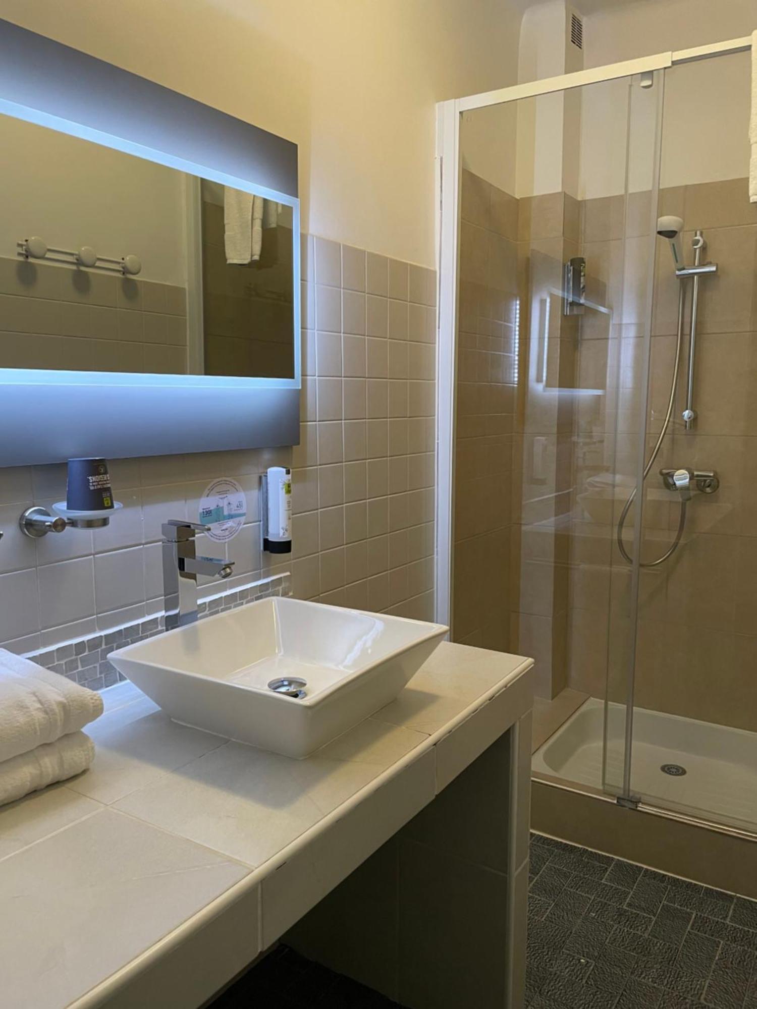 Logis Hotel Le Clement V Roquemaure  Εξωτερικό φωτογραφία