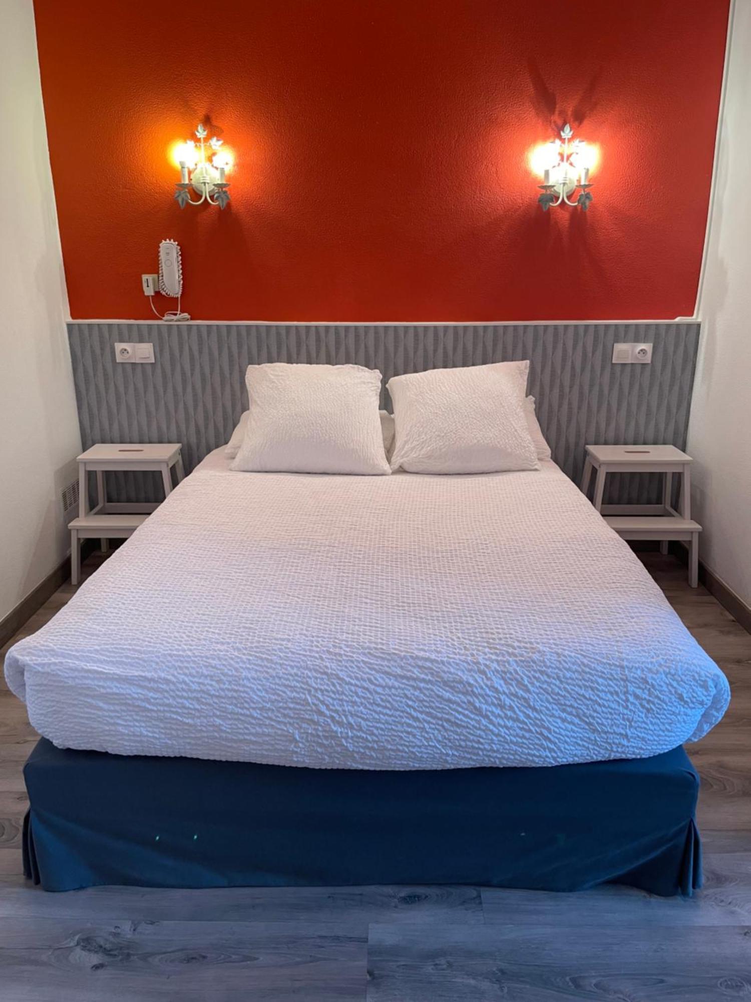 Logis Hotel Le Clement V Roquemaure  Εξωτερικό φωτογραφία
