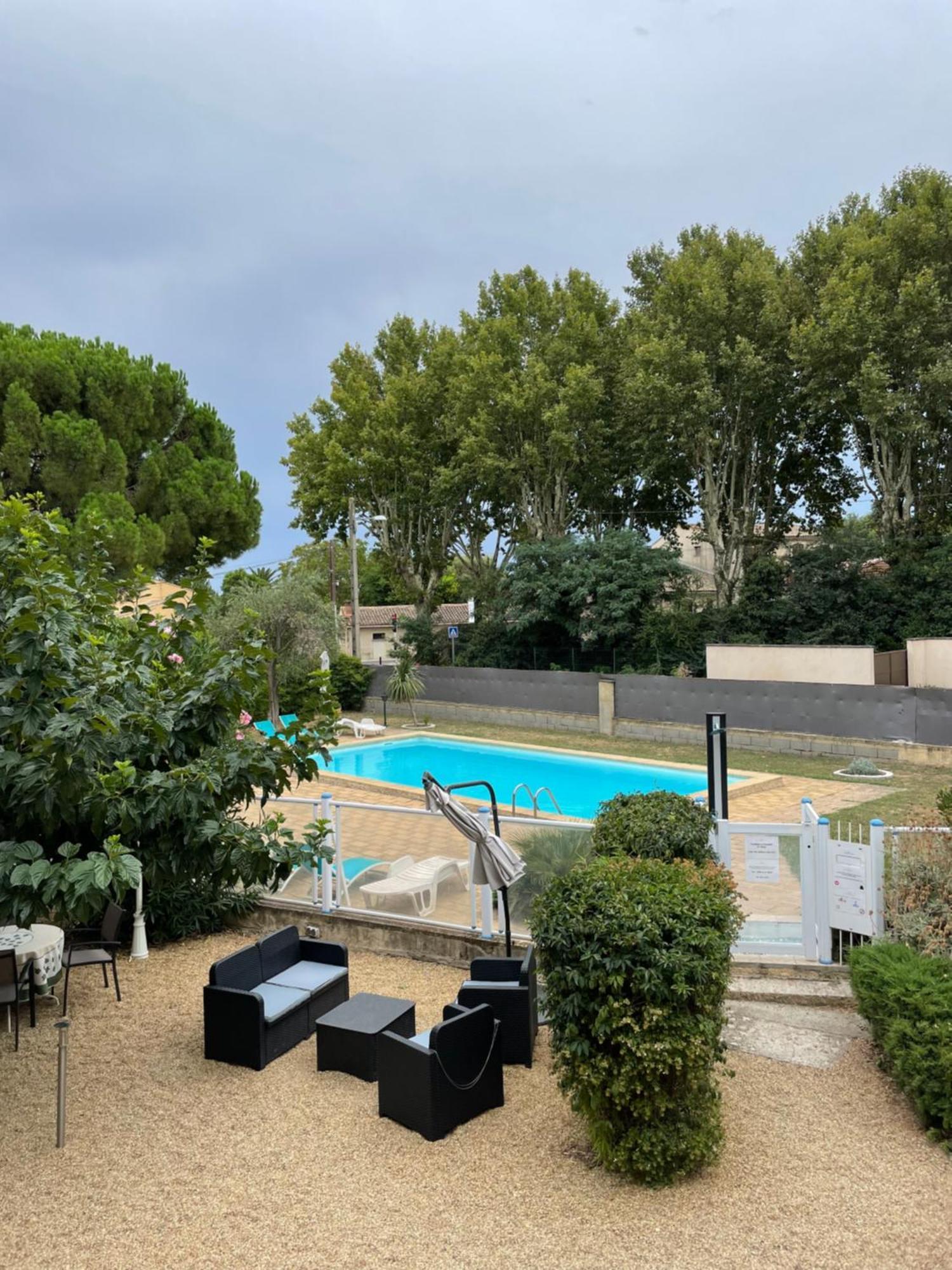 Logis Hotel Le Clement V Roquemaure  Εξωτερικό φωτογραφία