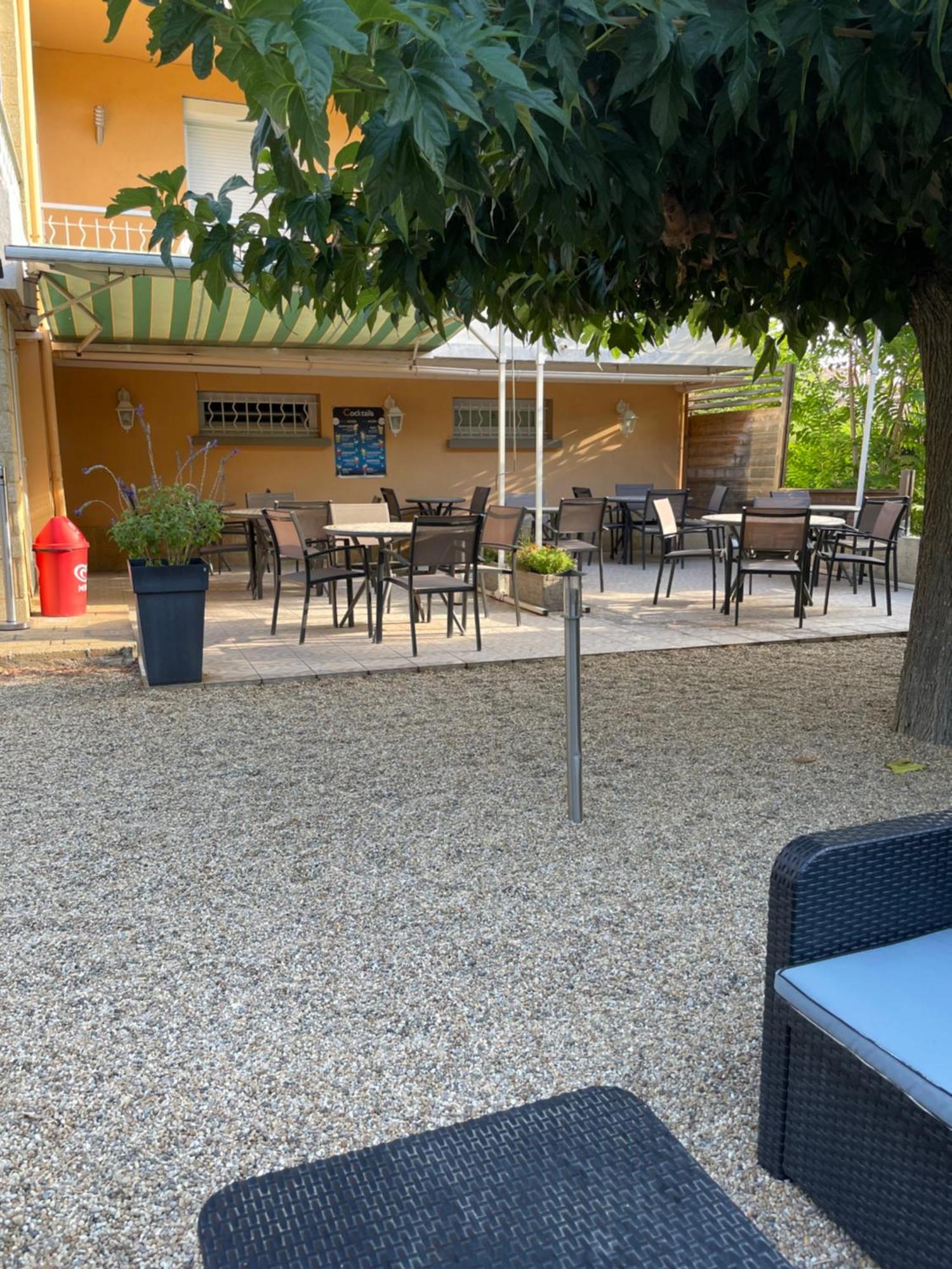 Logis Hotel Le Clement V Roquemaure  Εξωτερικό φωτογραφία