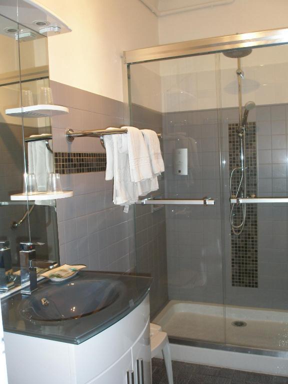 Logis Hotel Le Clement V Roquemaure  Εξωτερικό φωτογραφία
