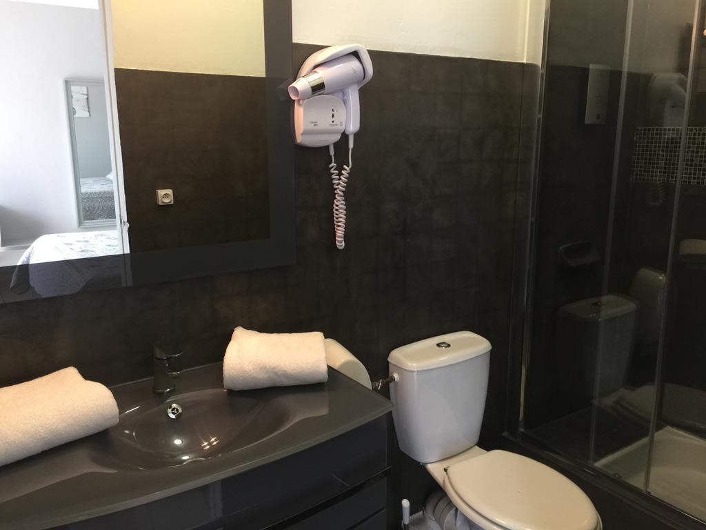 Logis Hotel Le Clement V Roquemaure  Εξωτερικό φωτογραφία