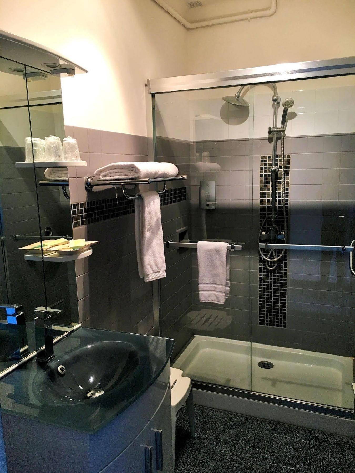 Logis Hotel Le Clement V Roquemaure  Εξωτερικό φωτογραφία
