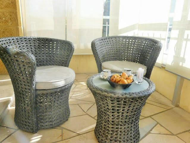 Logis Hotel Le Clement V Roquemaure  Εξωτερικό φωτογραφία